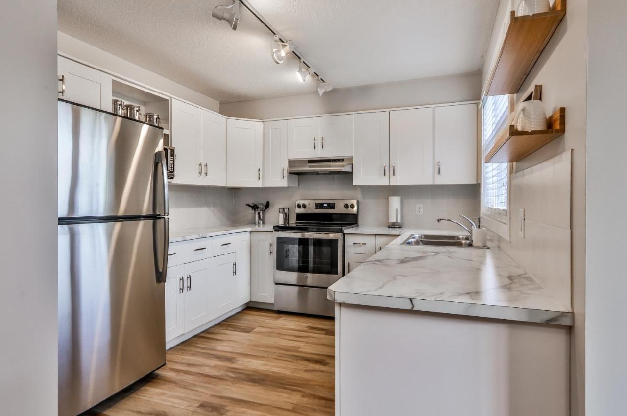 Charming 1 Bdrm Plus Loft With Views Managed By Little Sister Getaways Канмор Экстерьер фото