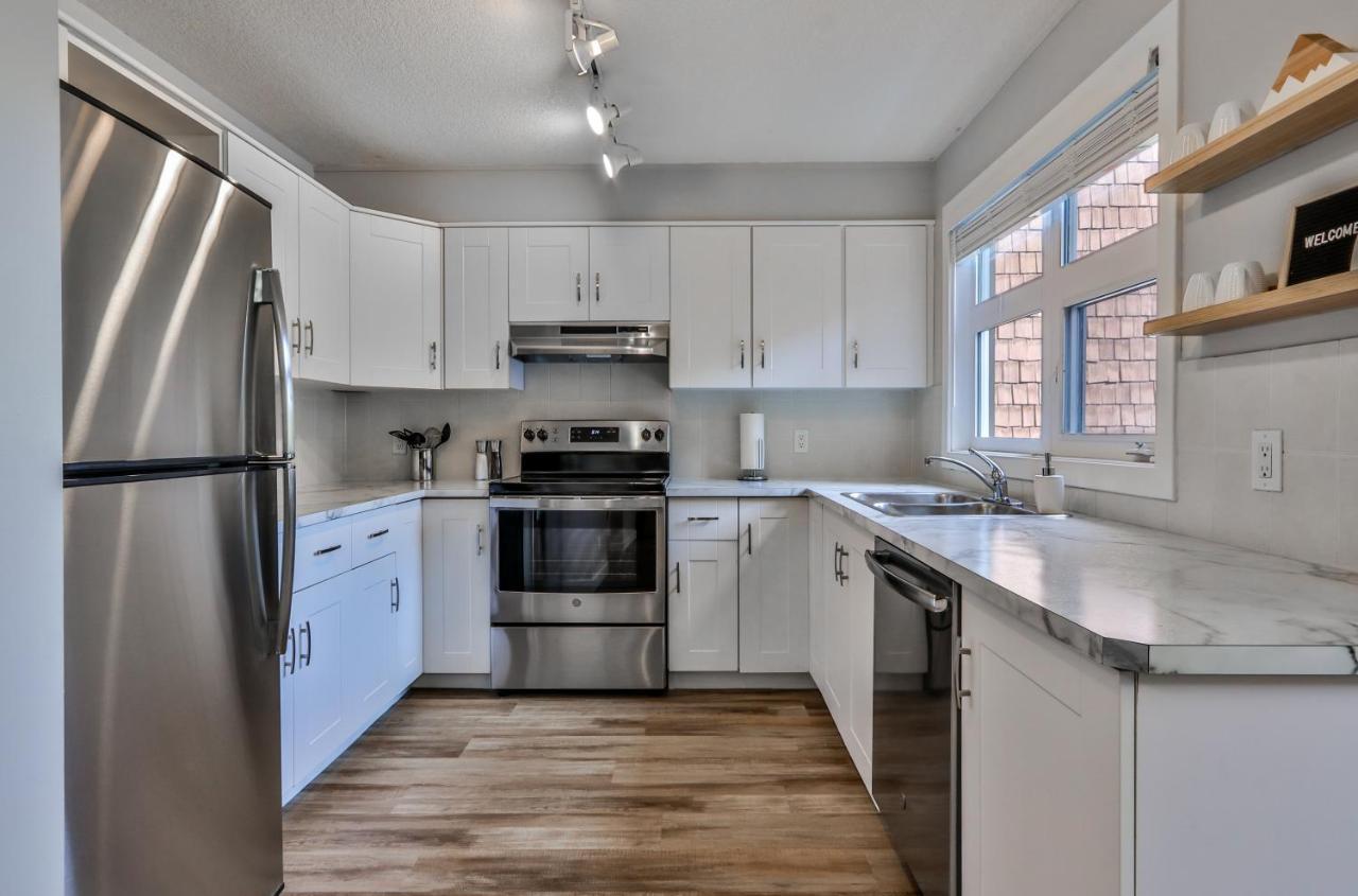 Charming 1 Bdrm Plus Loft With Views Managed By Little Sister Getaways Канмор Экстерьер фото