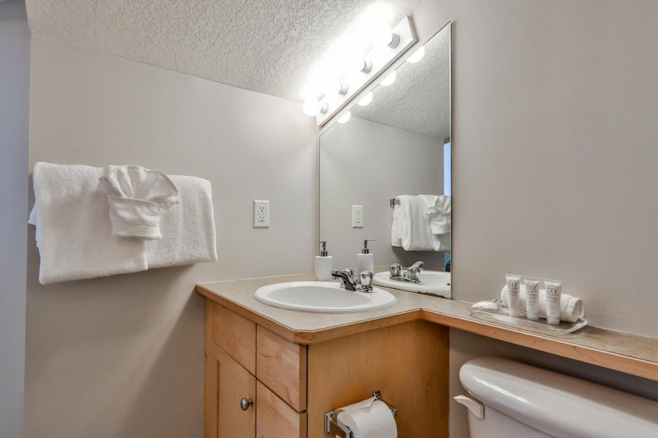 Charming 1 Bdrm Plus Loft With Views Managed By Little Sister Getaways Канмор Экстерьер фото