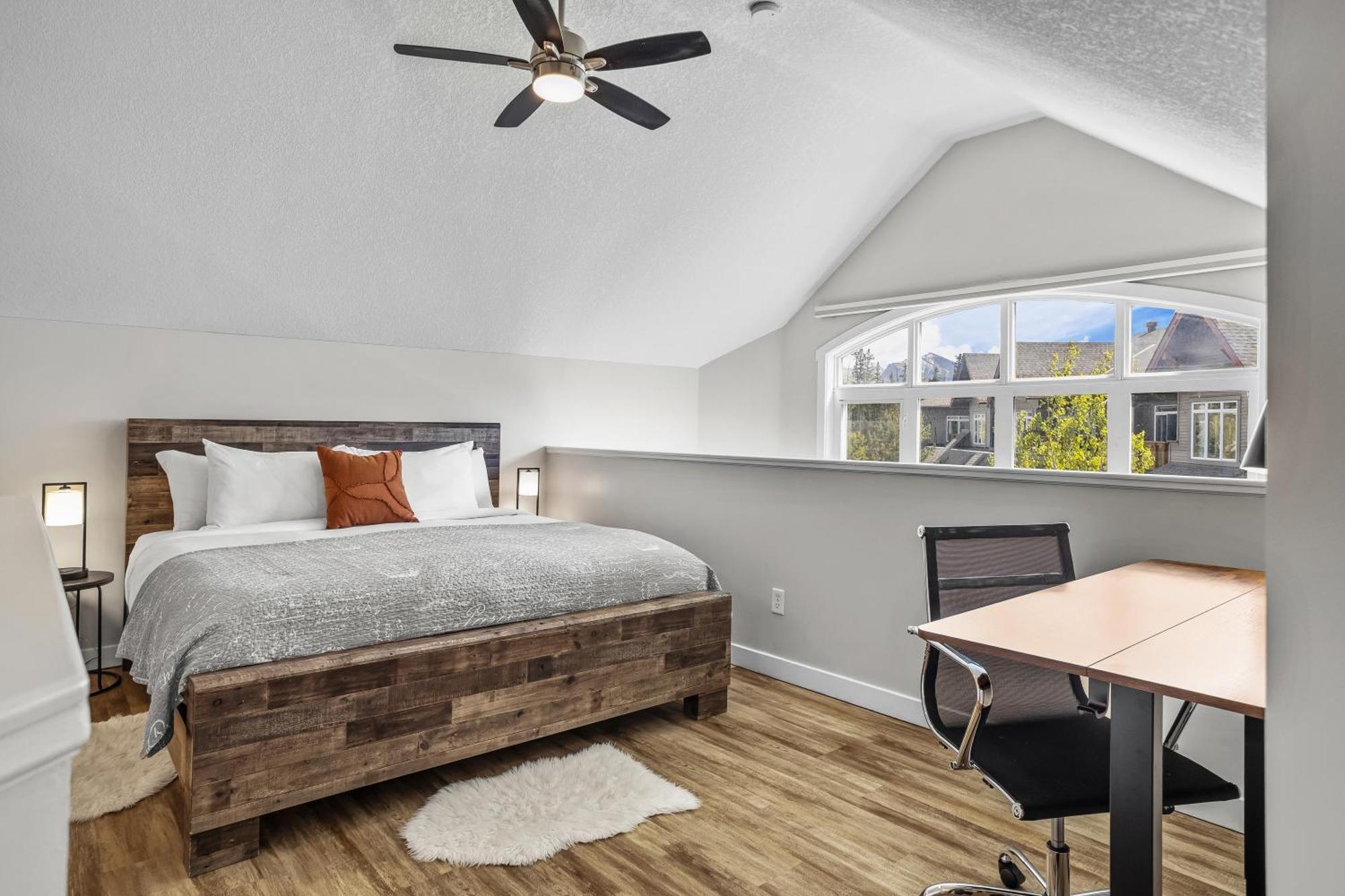 Charming 1 Bdrm Plus Loft With Views Managed By Little Sister Getaways Канмор Экстерьер фото