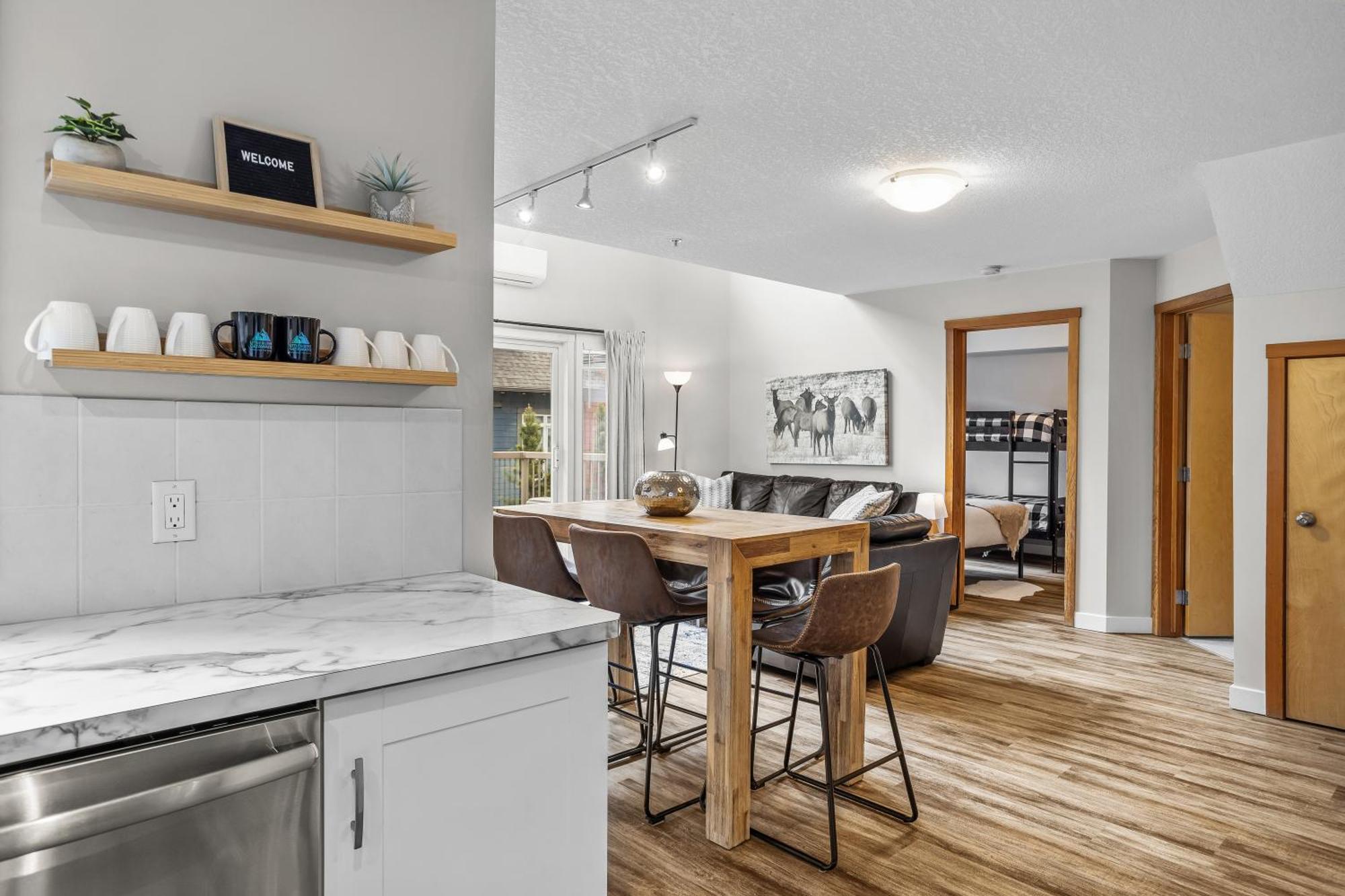 Charming 1 Bdrm Plus Loft With Views Managed By Little Sister Getaways Канмор Экстерьер фото